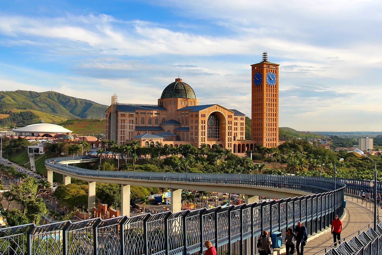 Vista panorâmica do Santuário Nacional de Aparecida, São Paulo